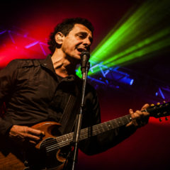 DIVIDIDOS: "Hizo arder la Falda"