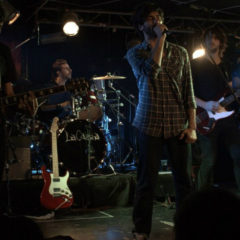 LA CAVERNA: “Iluminar la oscuridad desde la música”