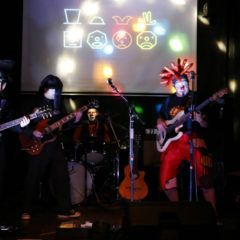 CUATROS PAYASOS MUERTOS: “Mundanas realidades cotidianas”