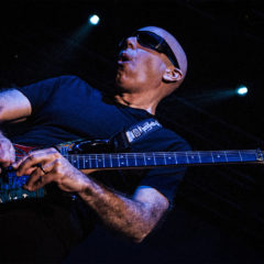 JOE SATRIANI: “Surfeando la ola del virtuosismo”