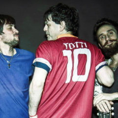 JOVENES PORDIOSEROS: “Mi guitarra cada vez suena más, soy un enfermo de todo lo que hago”