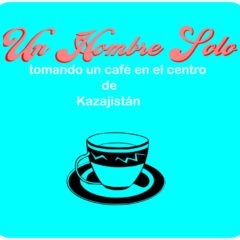 UN HOMBRE SOLO TOMANDO UN CAFÉ EN EL CENTRO DE KASAJIZTÁN