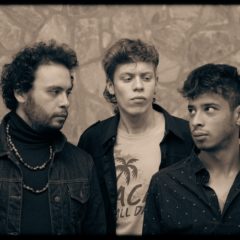 Los Esmirlos en Petalos de Sol rindiendo homenaje a The Smiths y The Cure
