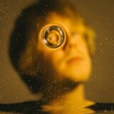 Relámpago amarillo lanzo su álbum debut
