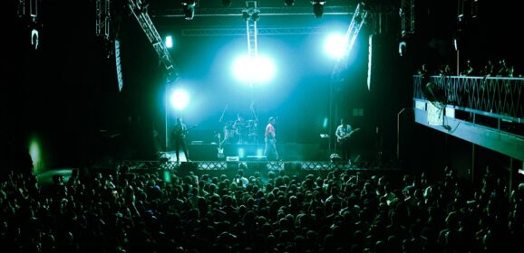 Club 20: No estamos ajenos a lo que suena pero también  hacemos ese viaje antropológico