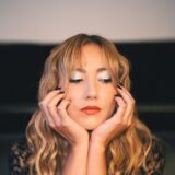 Delfina Campos: Películas perdidas también reflexiona mucho sobre el rol de la mujer como autora en el rock argentino. No es que esté hablando explícitamente de eso en el disco, sino que el proceso de hacerlo me hizo reflexionar mucho sobre el tema.