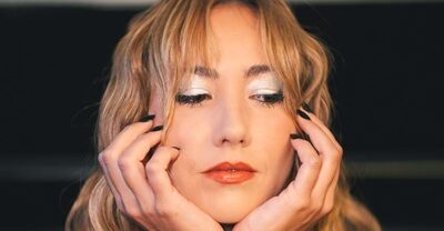 Delfina Campos: Películas perdidas también reflexiona mucho sobre el rol de la mujer como autora en el rock argentino. No es que esté hablando explícitamente de eso en el disco, sino que el proceso de hacerlo me hizo reflexionar mucho sobre el tema.