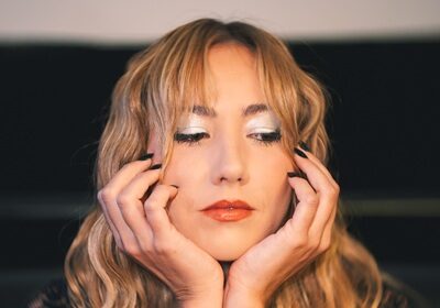 Delfina Campos: Películas perdidas también reflexiona mucho sobre el rol de la mujer como autora en el rock argentino. No es que esté hablando explícitamente de eso en el disco, sino que el proceso de hacerlo me hizo reflexionar mucho sobre el tema.